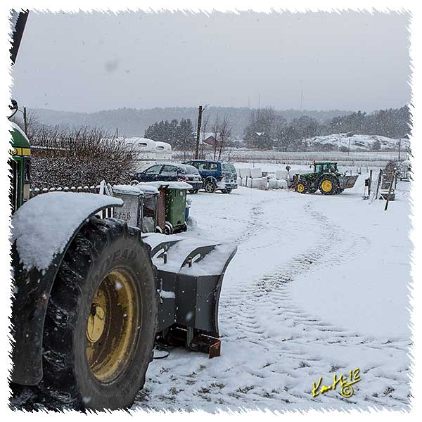 Snöplogen monterad